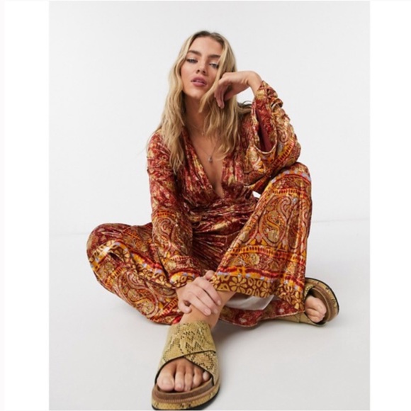 SOLD✨FREE PEOPLE Harper Velvet Printed One Piece Sangria Wine Jumpsuit (Medium) - Picture 5 of 13